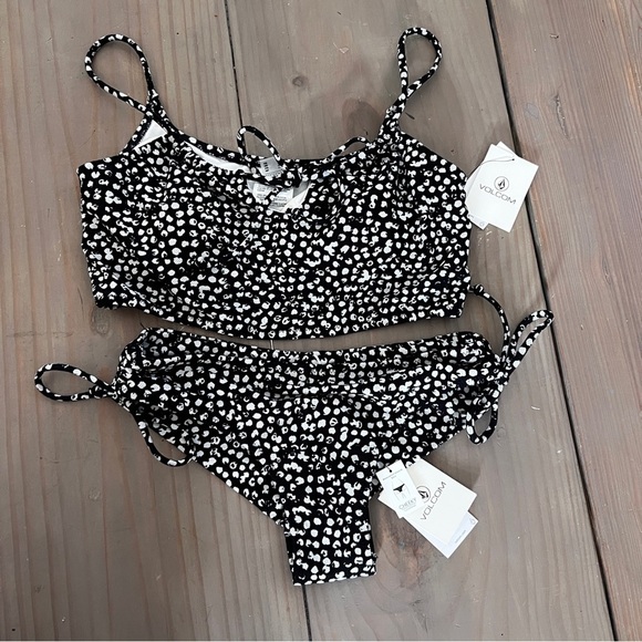 Volcom Black and White Ain’t Dot You Cheekin Bikini set sz Small - Picture 6 of 10